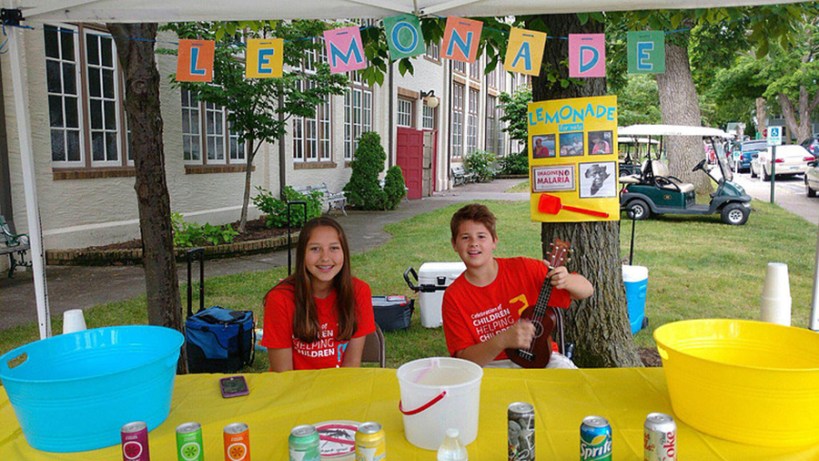 Molly and Logan at their lemonade stand.