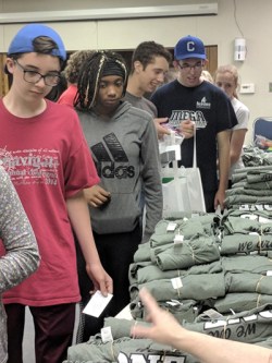 Tenns in line to help with packing day